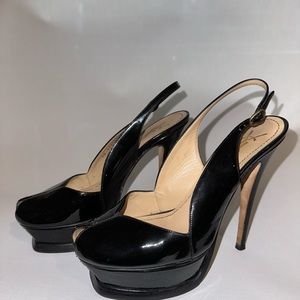 YSL PLATFORM SANDALS IN PATENT LEATHER
